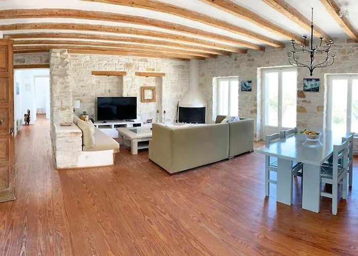 Joy In Ampelas Paros Isterni (Paros)