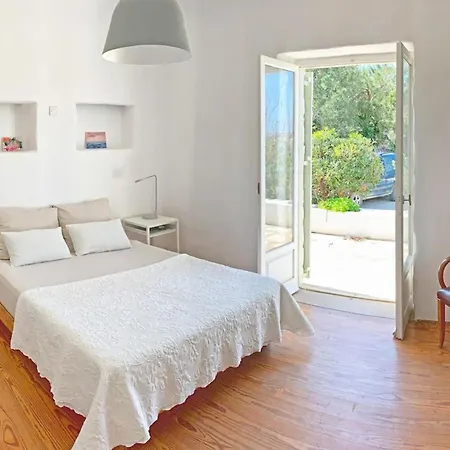 Joy In Ampelas Paros * Isterni (Paros)