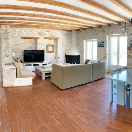 Joy In Ampelas Paros Isterni (Paros)